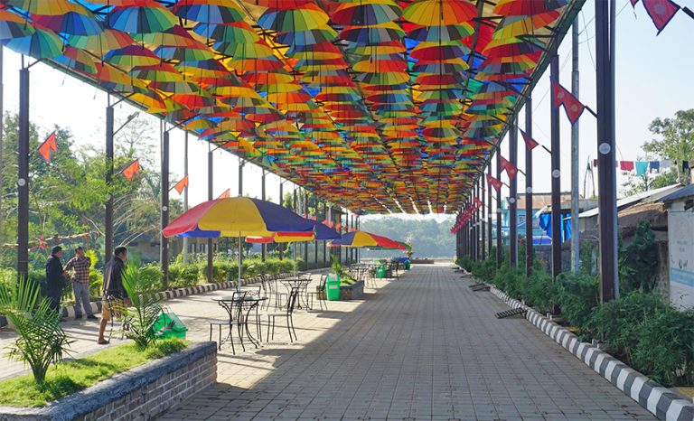 जसले पटिहानीमा अम्ब्रेला स्ट्रिट स्थापित गरे